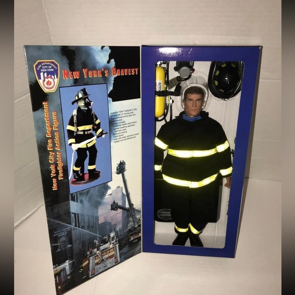 NIB-Vintage‎ 2001 FDNY ACTION FIGURE Memory of The NY FireFighters Lost 9/11/01
